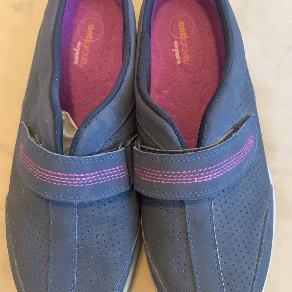 New Never Worn Easy Spirit Navy Slip-On Shoes with Pink Accent!!